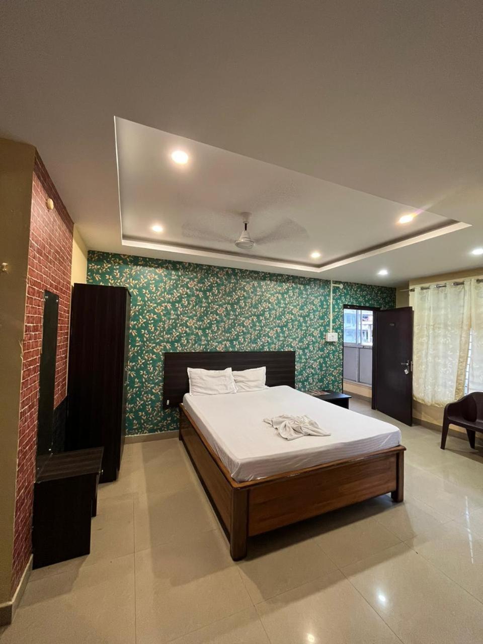 H K Residency Near Kalakshetra Hotel Guwahati Eksteriør billede