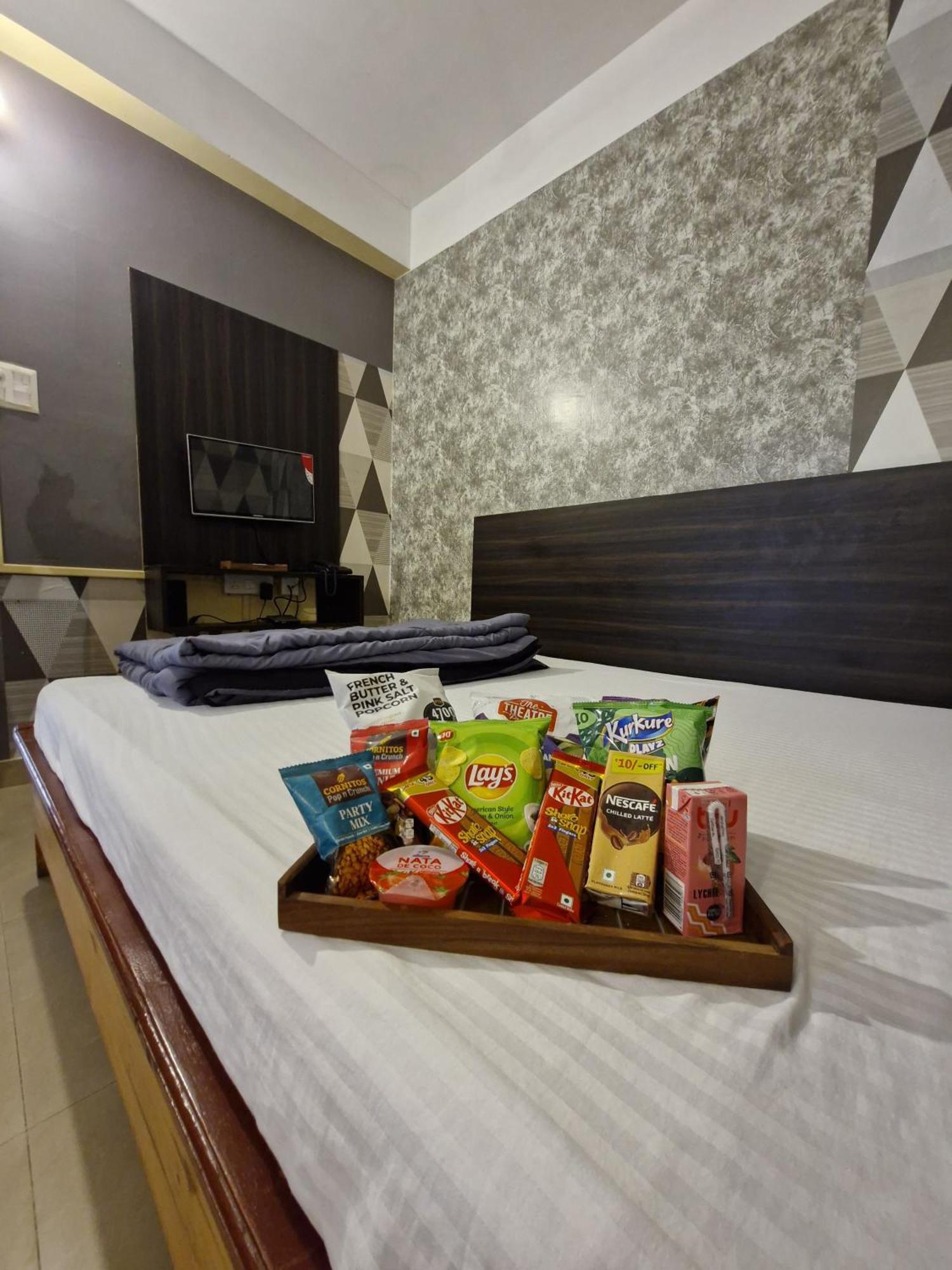 H K Residency Near Kalakshetra Hotel Guwahati Eksteriør billede
